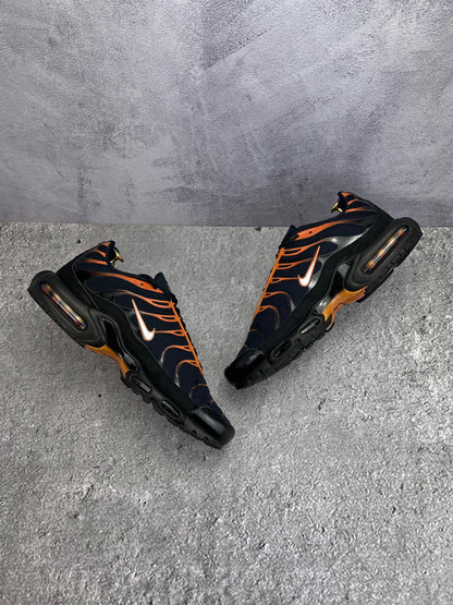Nike Air Max Plus Dark Obsidian Monarch — buty sportowe męskie w bardzo dobrym stanie rozmiar 47.5, widok z góry na wewnętrzną stronę butów