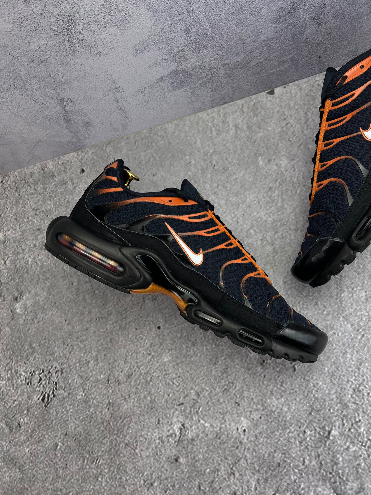 Nike Air Max Plus Dark Obsidian Monarch — buty sportowe męskie w bardzo dobrym stanie rozmiar 47.5, wewnętrzny panel lewego buta