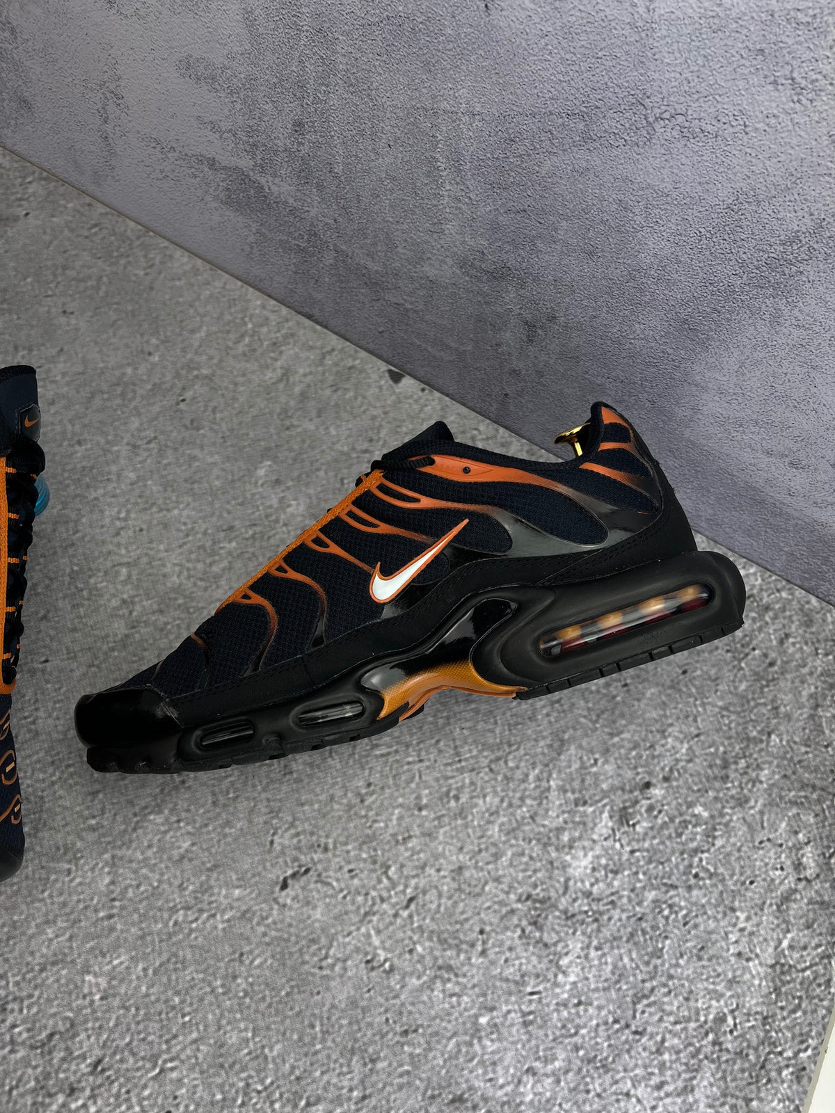 Nike Air Max Plus Dark Obsidian Monarch — buty sportowe męskie w bardzo dobrym stanie rozmiar 47.5, wewnętrzny panel prawego buta