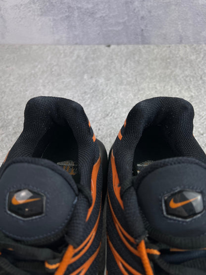 Nike Air Max Plus Dark Obsidian Monarch — buty sportowe męskie w bardzo dobrym stanie rozmiar 47.5, zapiętki butów