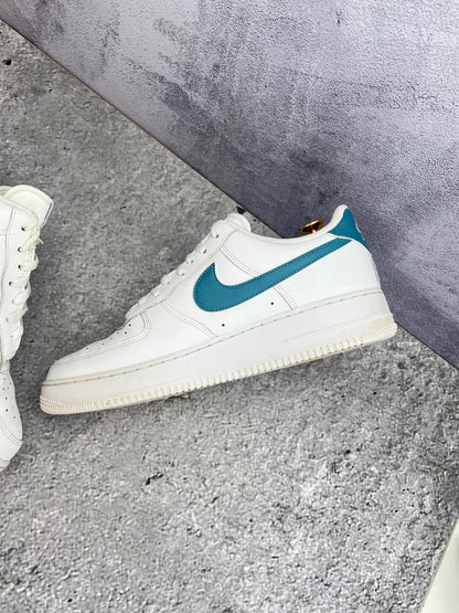 Nike Air Force 1 ’07 — buty sportowe męskie w bardzo dobrym stanie rozmiar 46, wewnętrzny panel lewego buta