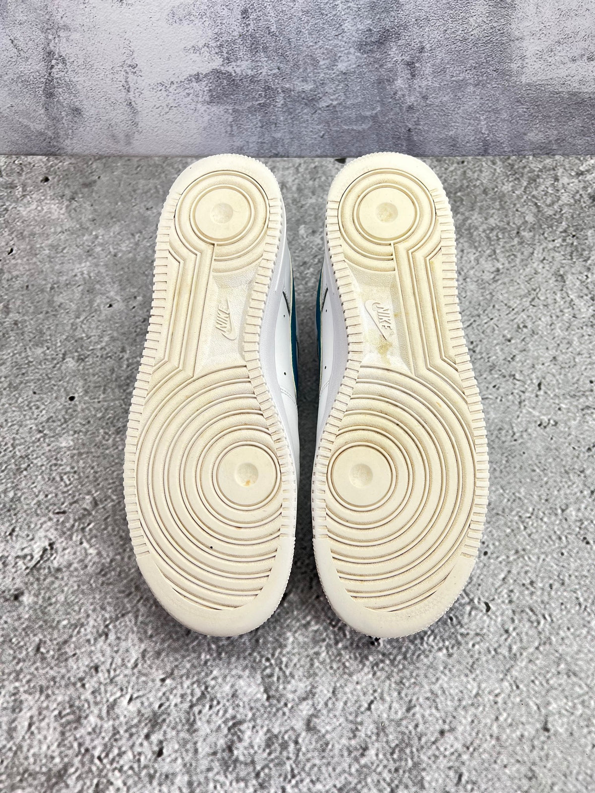 Nike Air Force 1 ’07 — buty sportowe męskie w bardzo dobrym stanie rozmiar 46, widok z góry