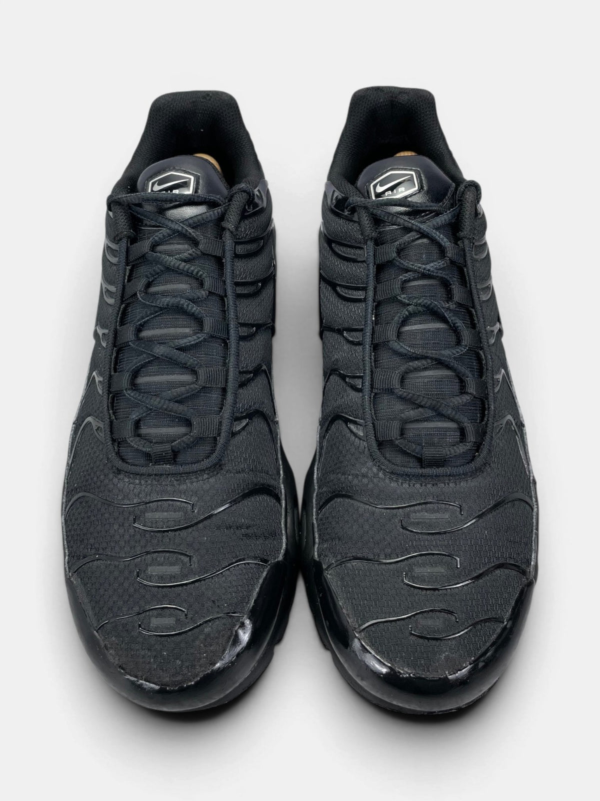 Nike Air Max Plus Triple Black — buty sportowe męskie w bardzo dobrym stanie rozmiar 45, widok z góry