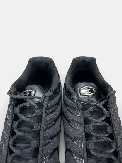 Nike Air Max Plus Triple Black — buty sportowe męskie w bardzo dobrym stanie rozmiar 45, zapiętki butów
