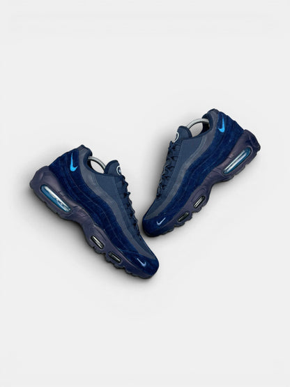 Nike Air Max 95 Obsidian — buty sportowe męskie w bardzo dobrym stanie rozmiar 42.5, widok z góry na zewnętrzną stronę butów