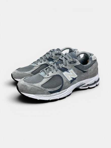 New Balance 2002R — buty sportowe damskie w bardzo dobrym stanie rozmiar 40.5, widok z boku