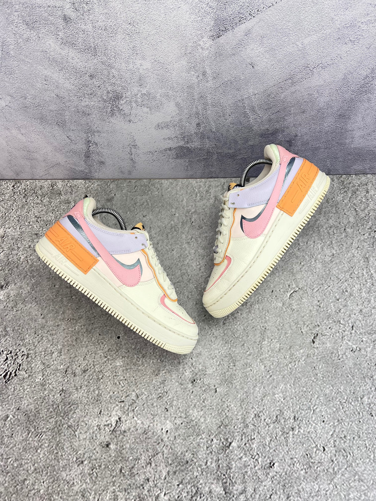 Nike Air Force 1 Shadow Triple White — buty sportowe damskie w bardzo dobrym stanie rozmiar 41, widok z góry na zewnętrzną stronę butów