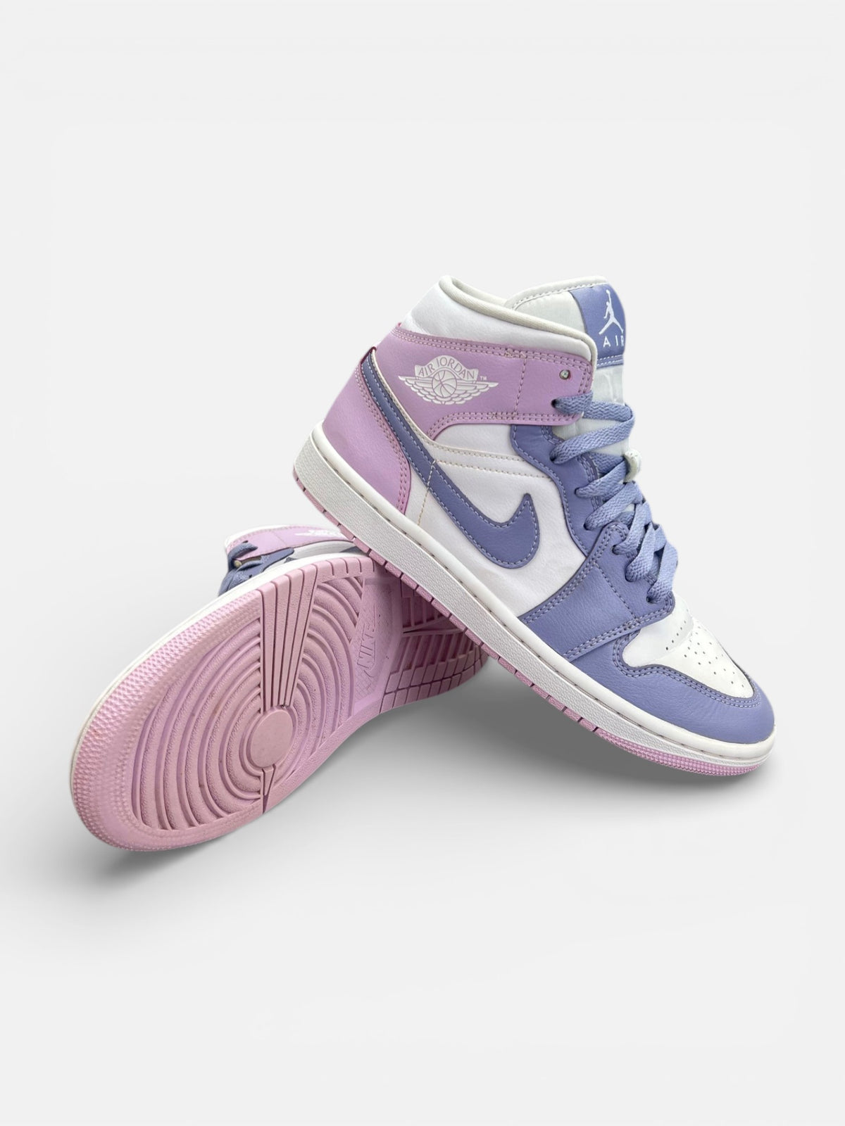Nike Air Jordan 1 Mid — buty sportowe damskie w dobrym stanie rozmiar 39, boczny profil