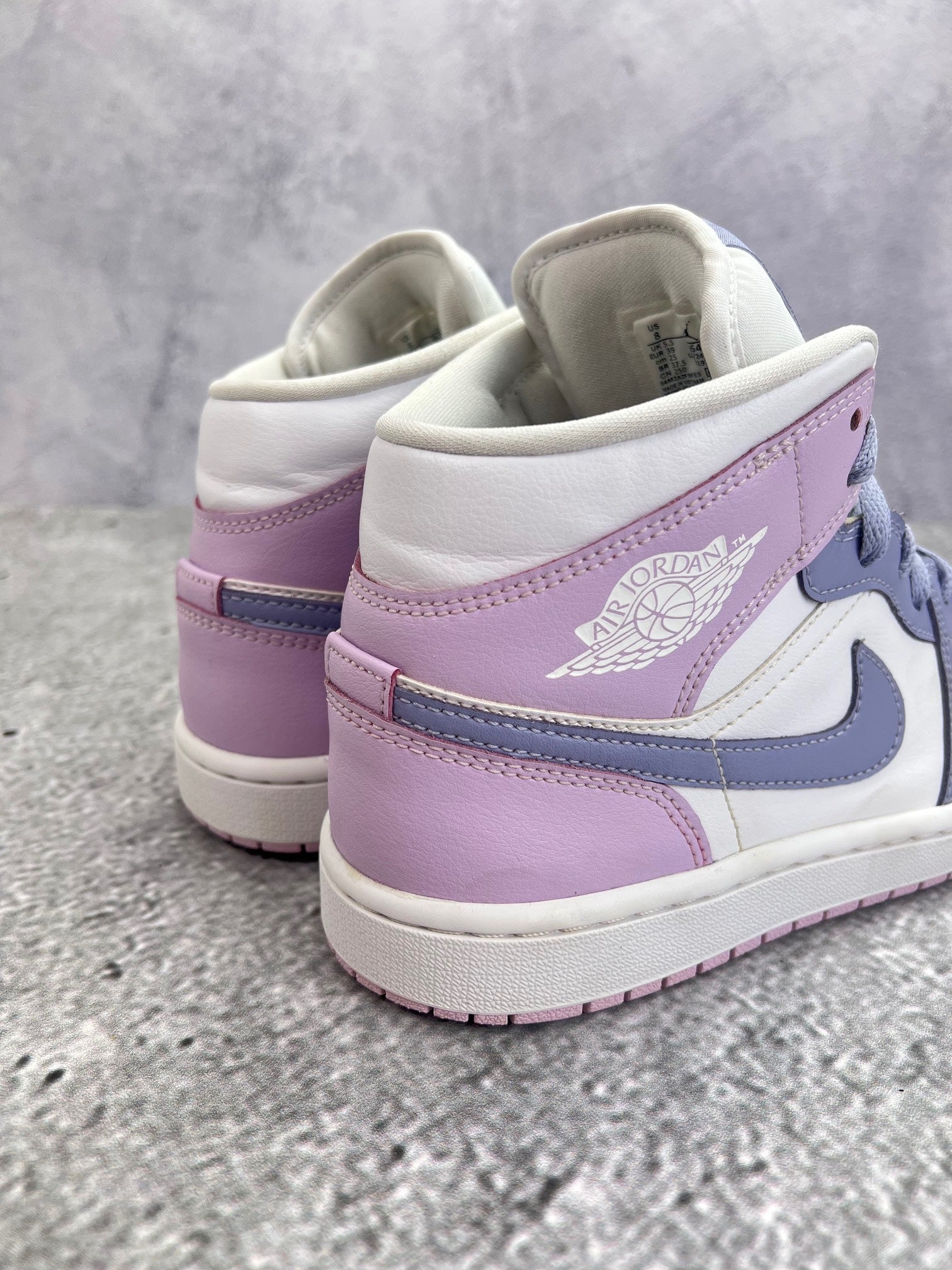 Nike Air Jordan 1 Mid — buty sportowe damskie w dobrym stanie rozmiar 39, widok z góry