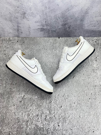 Nike Air Force 1 Low White Black Outline — buty sportowe męskie w bardzo dobrym stanie rozmiar 44.5, widok z góry na wewnętrzną stronę butów