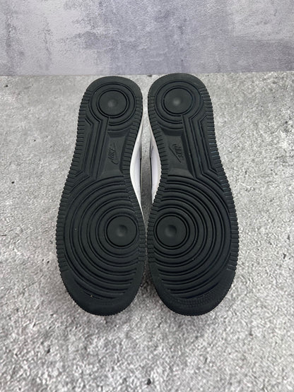 Nike Air Force 1 Low White Black Outline — buty sportowe męskie w bardzo dobrym stanie rozmiar 44.5, widok z tyłu