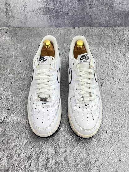 Nike Air Force 1 Low White Black Outline — buty sportowe męskie w bardzo dobrym stanie rozmiar 44.5, podeszwa