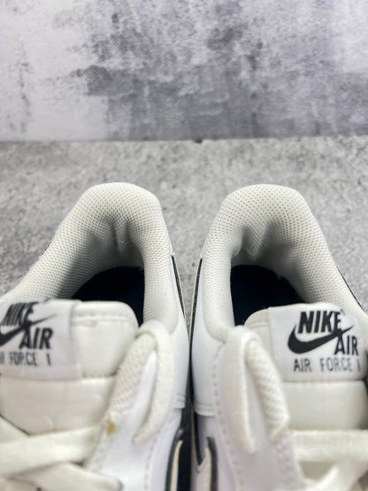 Nike Air Force 1 Low White Black Outline — buty sportowe męskie w bardzo dobrym stanie rozmiar 44.5, zapiętki butów