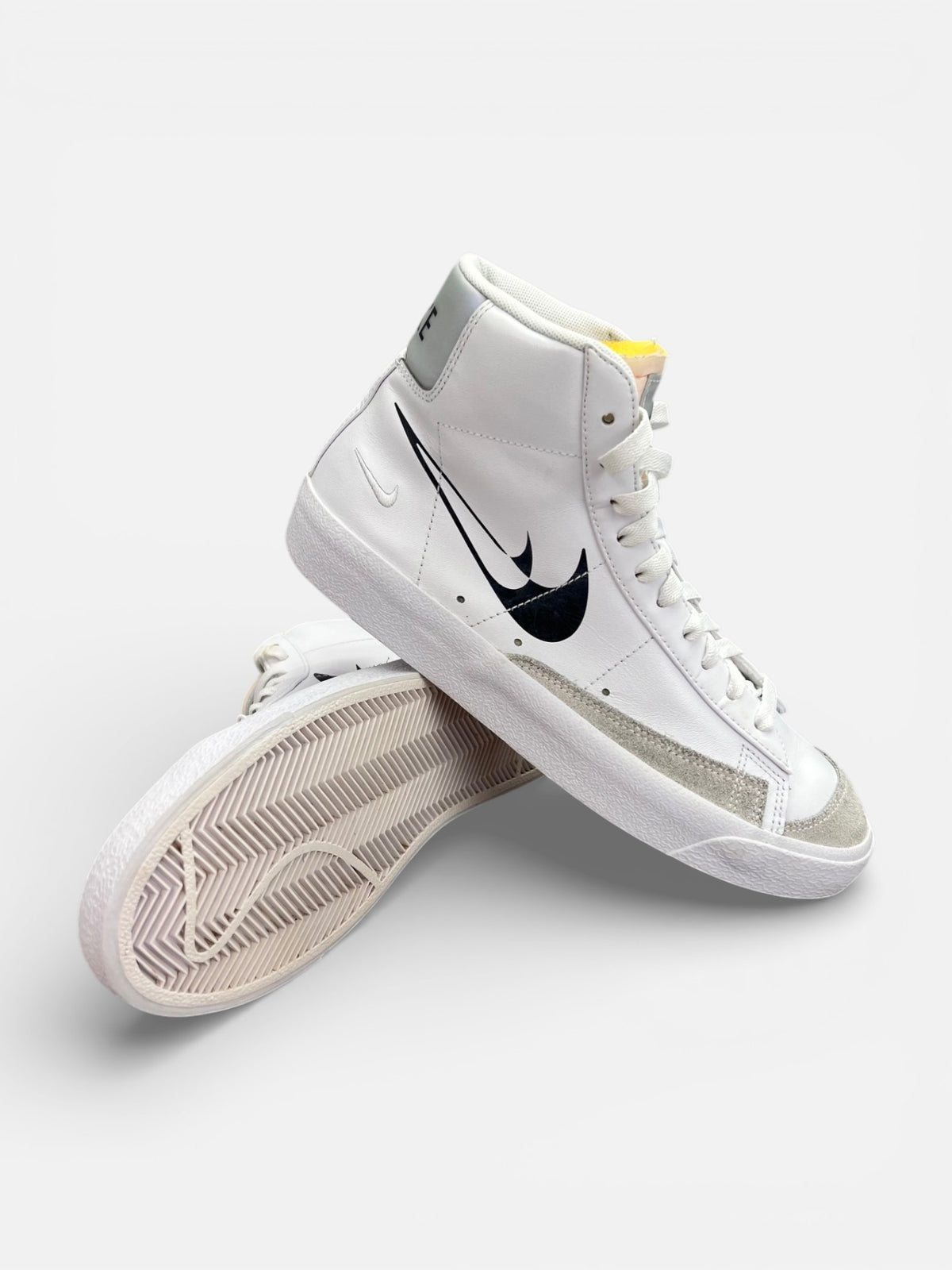 Nike Blazer Mid '77 Double Swoosh — buty sportowe męskie w bardzo dobrym stanie rozmiar 39, boczny profil