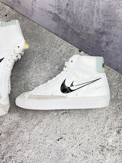 Nike Blazer Mid '77 Double Swoosh — buty sportowe męskie w bardzo dobrym stanie rozmiar 39, zewnętrzny panel lewego buta