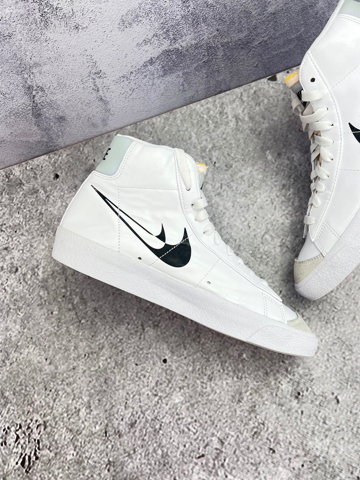Nike Blazer Mid '77 Double Swoosh — buty sportowe męskie w bardzo dobrym stanie rozmiar 39, wewnętrzny panel lewego buta