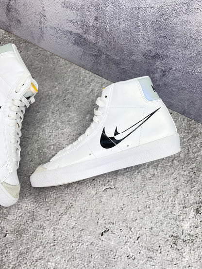 Nike Blazer Mid '77 Double Swoosh — buty sportowe męskie w bardzo dobrym stanie rozmiar 39, wewnętrzny panel prawego buta