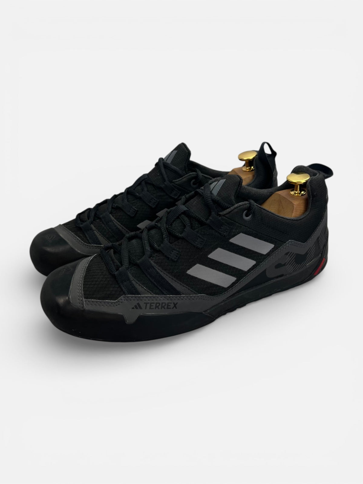 Adidas Terrex Swift Solo 2.0 Core Black — buty sportowe męskie w bardzo dobrym stanie rozmiar 44, widok z boku