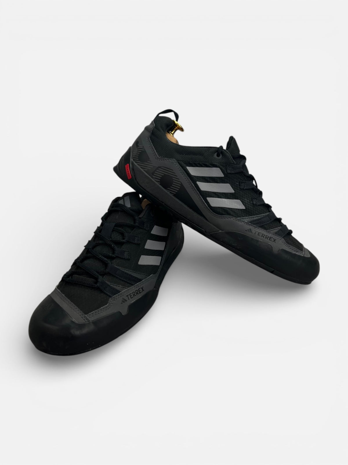 Adidas Terrex Swift Solo 2.0 Core Black — buty sportowe męskie w bardzo dobrym stanie rozmiar 44, boczny profil
