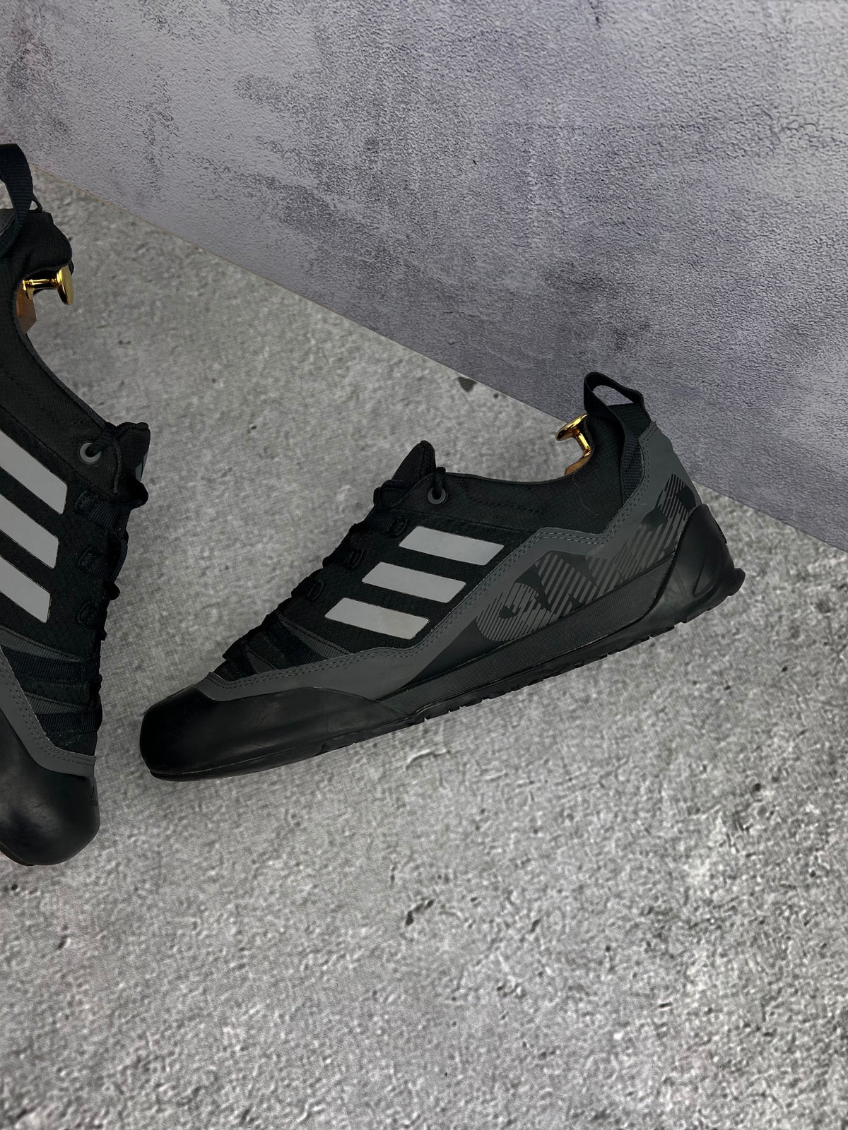 Adidas Terrex Swift Solo 2.0 Core Black — buty sportowe męskie w bardzo dobrym stanie rozmiar 44, wewnętrzny panel prawego buta