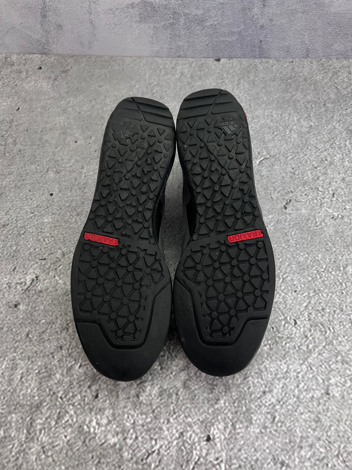 Adidas Terrex Swift Solo 2.0 Core Black — buty sportowe męskie w bardzo dobrym stanie rozmiar 44, widok z tyłu