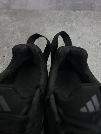 Adidas Terrex Swift Solo 2.0 Core Black — buty sportowe męskie w bardzo dobrym stanie rozmiar 44, zapiętki butów