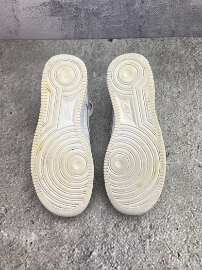 Nike Air Force 1 Low Triple White — buty sportowe damskie w bardzo dobrym stanie rozmiar 38, widok z tyłu
