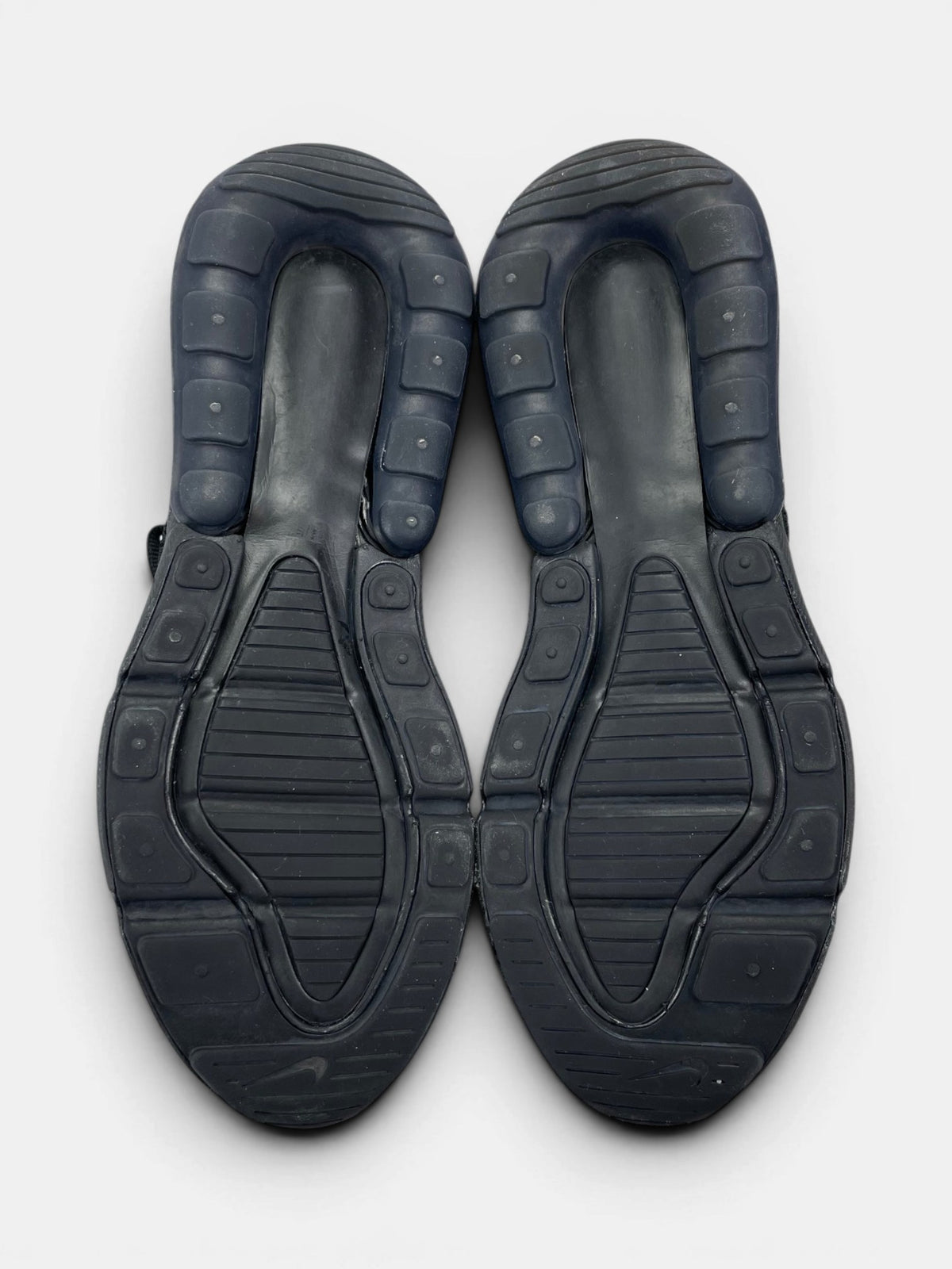Nike Air Max 270 Triple Black — buty sportowe męskie w bardzo dobrym stanie rozmiar 41, podeszwa