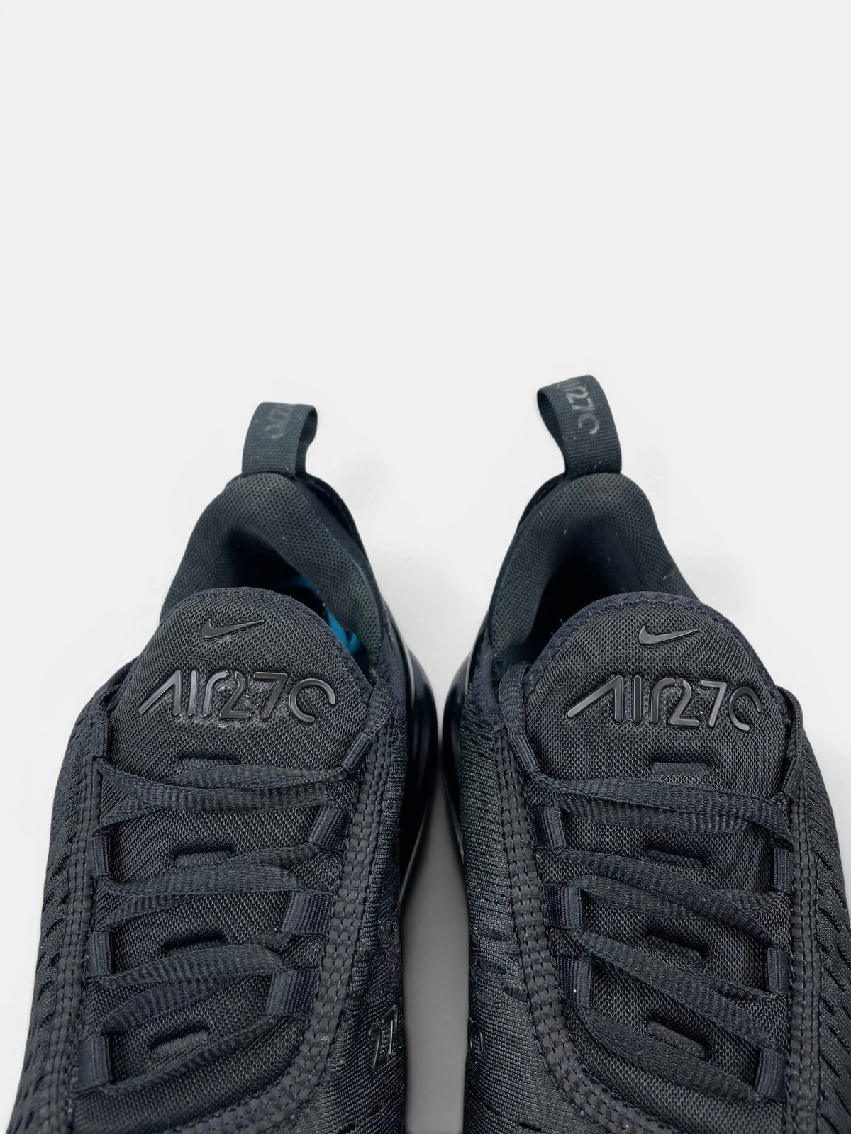 Nike Air Max 270 Triple Black — buty sportowe męskie w bardzo dobrym stanie rozmiar 41, zapiętki butów