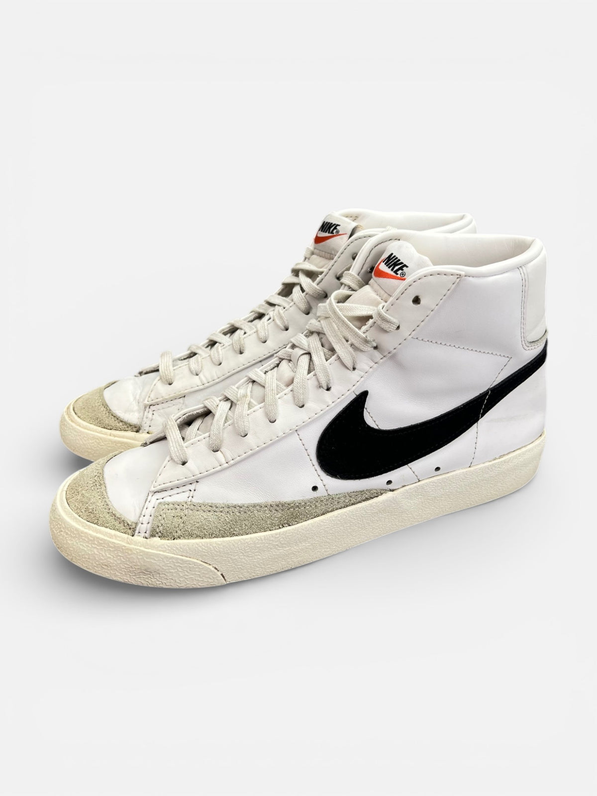 Nike Blazer Mid '77 White Black — buty sportowe męskie w dobrym stanie rozmiar 42.5, widok z boku
