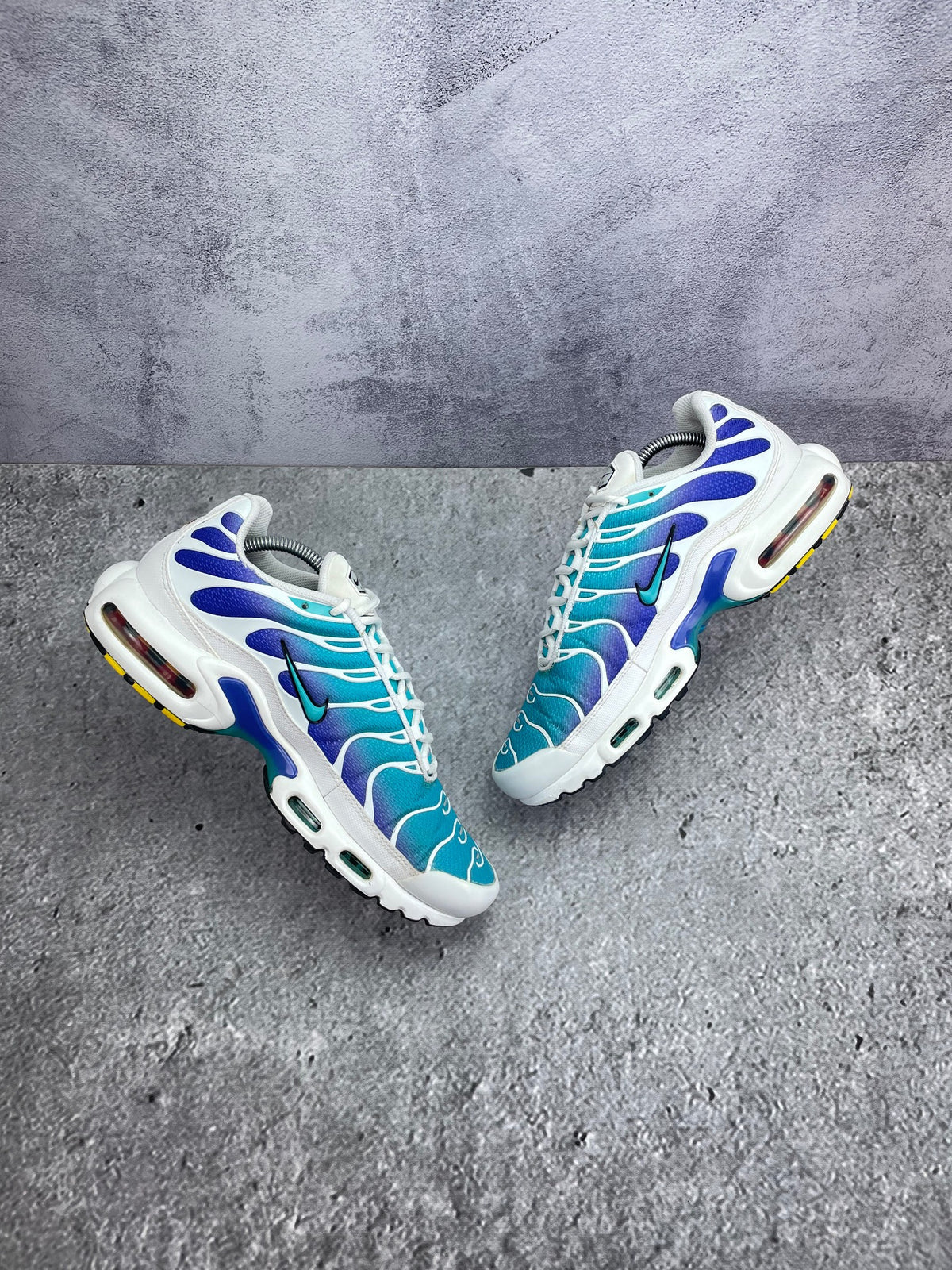 Nike Air Max Plus Aqua — buty sportowe męskie w bardzo dobrym stanie rozmiar 43, zewnętrzny panel prawego buta