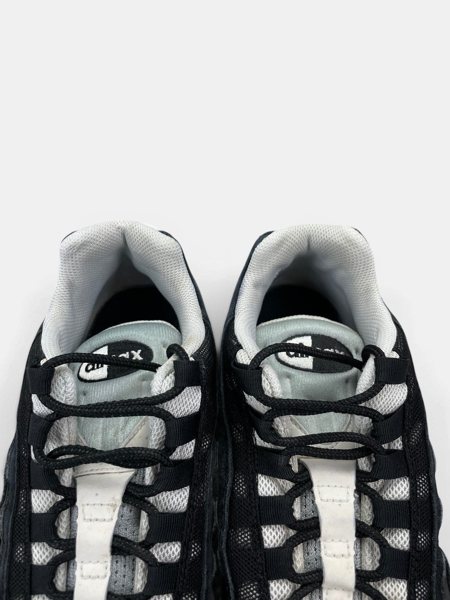 Nike Air Max 95 Yin Yang Black — buty sportowe męskie w bardzo dobrym stanie rozmiar 42, zapiętki butów