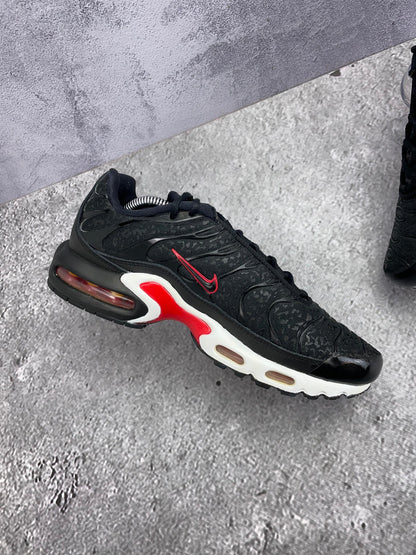 Nike Air Max Plus Premium Black Red — buty sportowe męskie w bardzo dobrym stanie rozmiar 41, wewnętrzny panel lewego buta