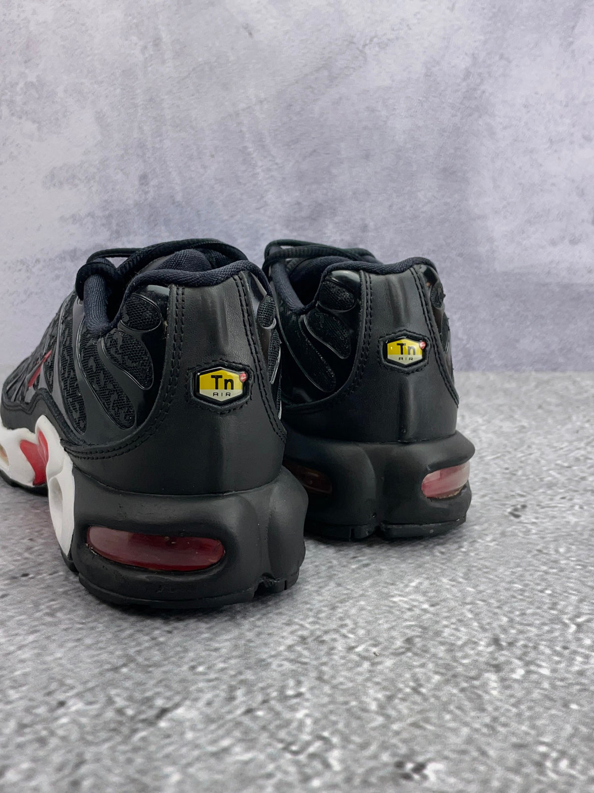 Nike Air Max Plus Premium Black Red — buty sportowe męskie w bardzo dobrym stanie rozmiar 41, widok z tyłu
