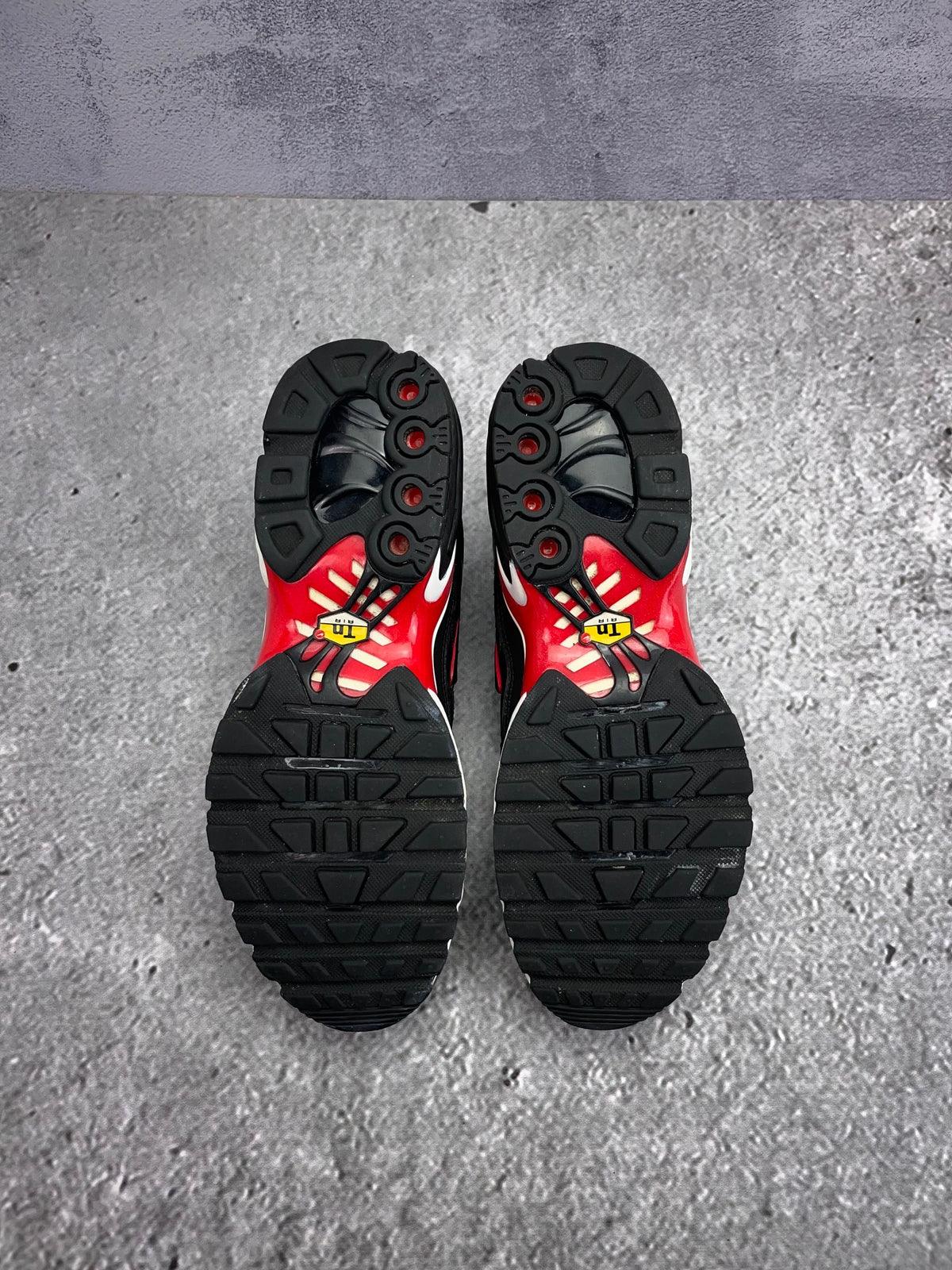 Nike Air Max Plus Premium Black Red — buty sportowe męskie w bardzo dobrym stanie rozmiar 41, podeszwa