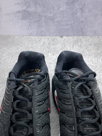 Nike Air Max Plus Premium Black Red — buty sportowe męskie w bardzo dobrym stanie rozmiar 41, zapiętki butów