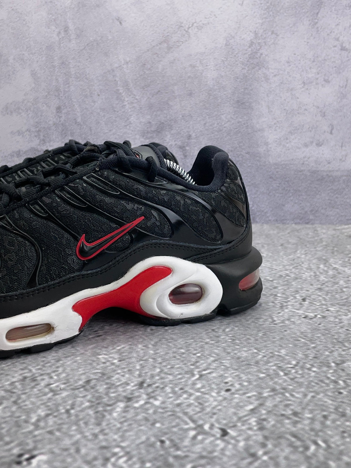 Nike Air Max Plus Premium Black Red — buty sportowe męskie w bardzo dobrym stanie rozmiar 41, opcjonalne zdjęcie 1