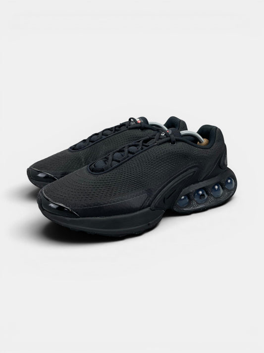 Nike Air Max Dn Black Metallic Grey — buty sportowe męskie w bardzo dobrym stanie rozmiar 45, widok z boku