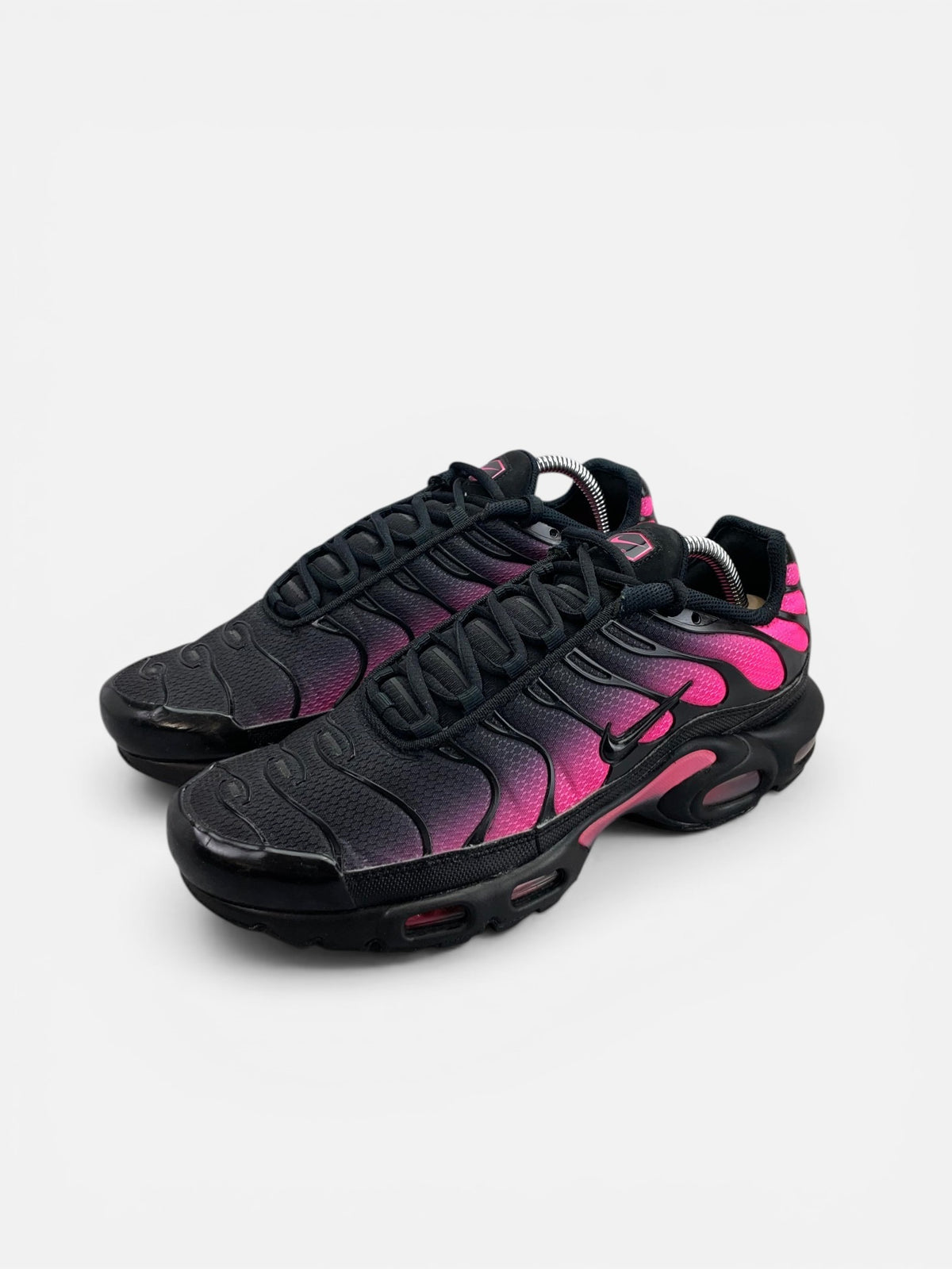 Nike Air Max Plus Black Hyper Pink — buty sportowe męskie w bardzo dobrym stanie rozmiar 42, widok z boku