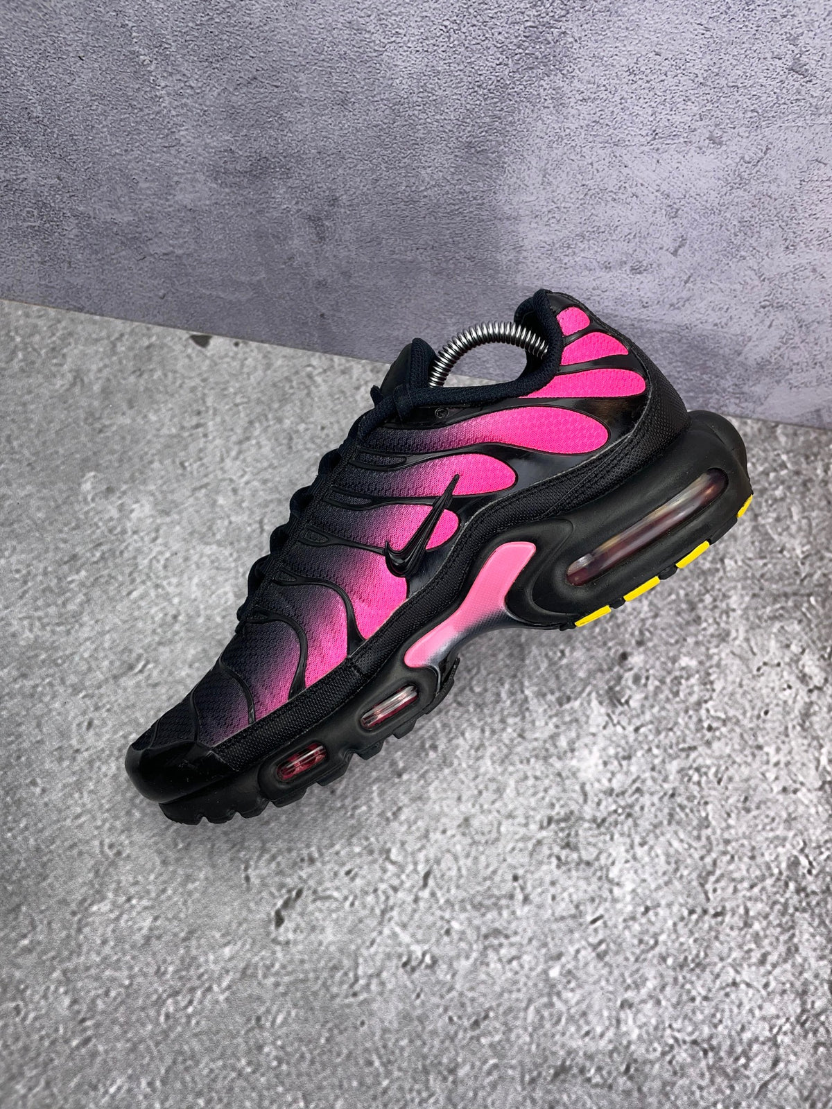 Nike Air Max Plus Black Hyper Pink — buty sportowe męskie w bardzo dobrym stanie rozmiar 42, wewnętrzny panel prawego buta