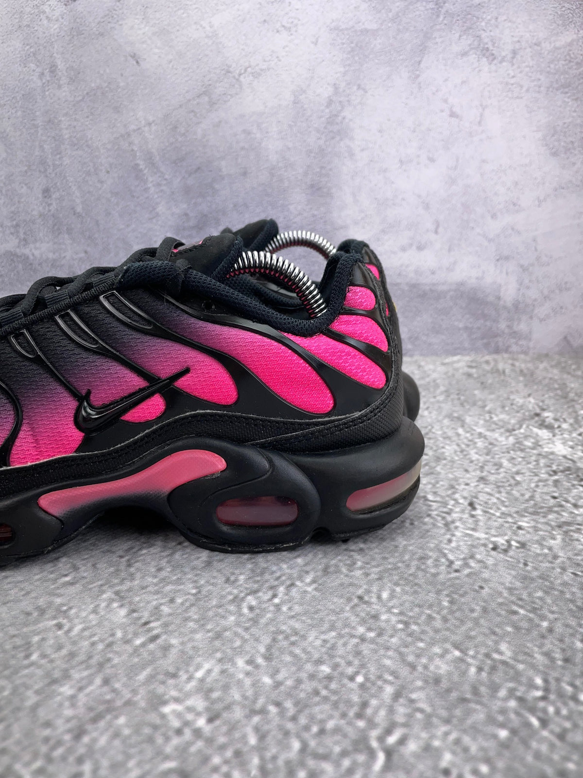 Nike Air Max Plus Black Hyper Pink — buty sportowe męskie w bardzo dobrym stanie rozmiar 42, opcjonalne zdjęcie 1