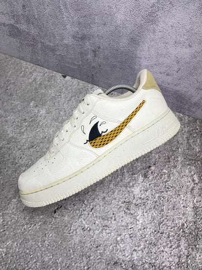 Nike Air Force 1 '07 LV8 NN Sun Club — buty sportowe męskie w bardzo dobrym stanie rozmiar 44.5, widok z góry na wewnętrzną stronę butów