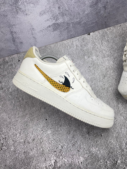Nike Air Force 1 '07 LV8 NN Sun Club — buty sportowe męskie w bardzo dobrym stanie rozmiar 44.5, wewnętrzny panel lewego buta
