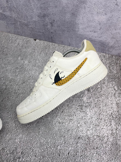 Nike Air Force 1 '07 LV8 NN Sun Club — buty sportowe męskie w bardzo dobrym stanie rozmiar 44.5, wewnętrzny panel prawego buta