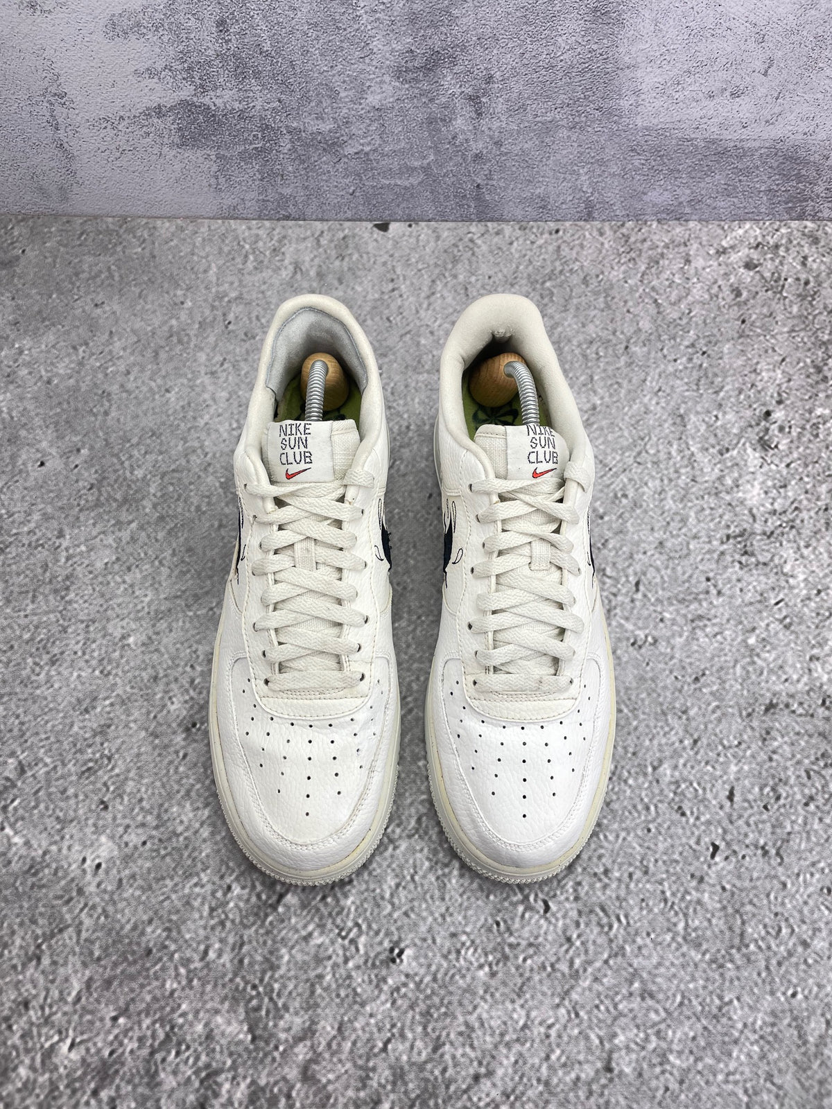 Nike Air Force 1 '07 LV8 NN Sun Club — buty sportowe męskie w bardzo dobrym stanie rozmiar 44.5, widok z góry