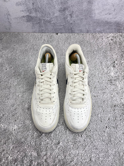 Nike Air Force 1 '07 LV8 NN Sun Club — buty sportowe męskie w bardzo dobrym stanie rozmiar 44.5, widok z góry