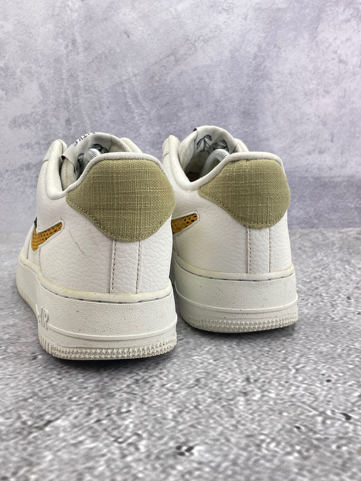 Nike Air Force 1 '07 LV8 NN Sun Club — buty sportowe męskie w bardzo dobrym stanie rozmiar 44.5, widok z tyłu