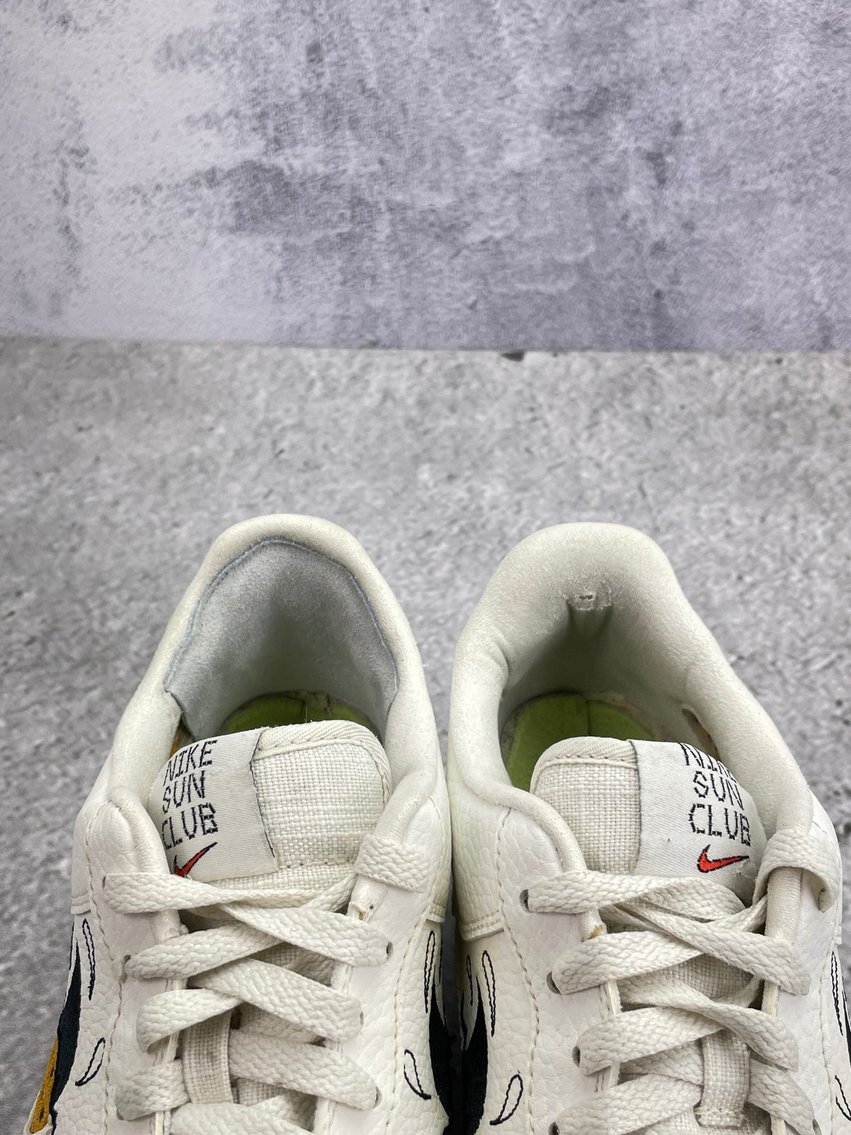 Nike Air Force 1 '07 LV8 NN Sun Club — buty sportowe męskie w bardzo dobrym stanie rozmiar 44.5, zapiętki butów