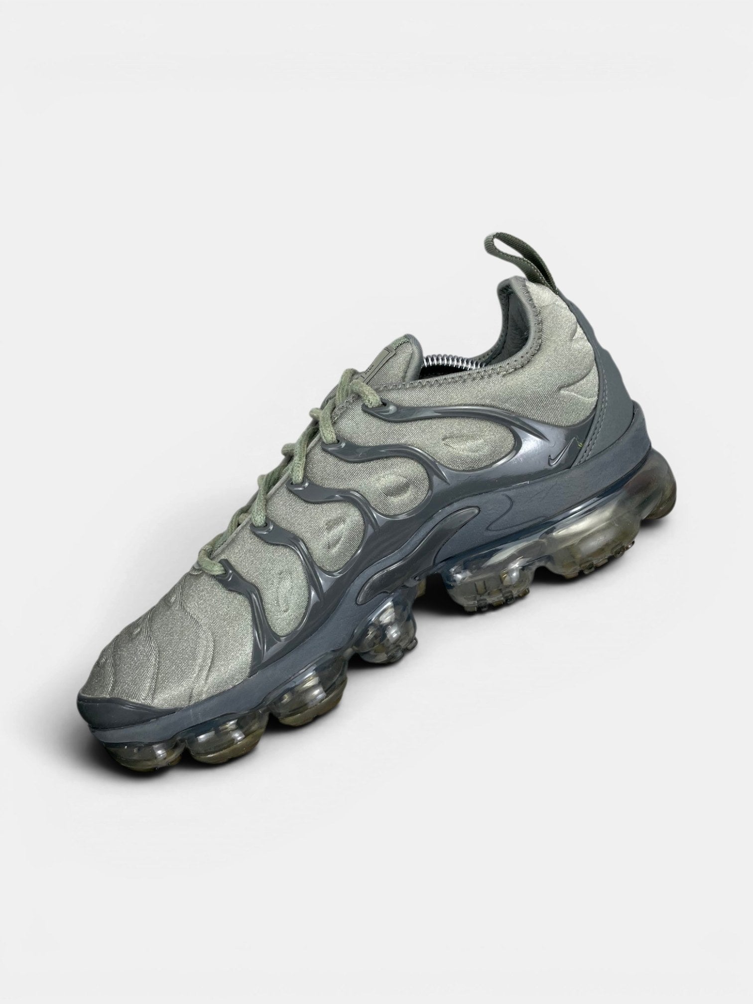 Nike Air VaporMax Plus Dark Stucco — buty sportowe męskie w bardzo dobrym stanie rozmiar 42, wewnętrzny panel prawego buta