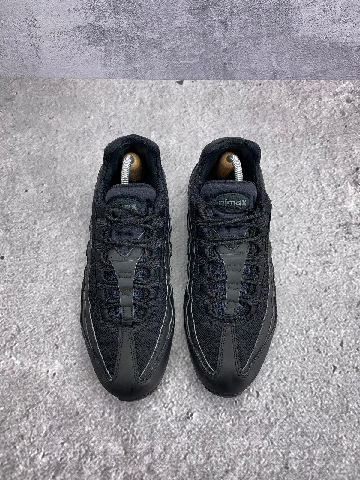 Nike Air Max 95 Essential Triple Black — buty sportowe męskie w bardzo dobrym stanie rozmiar 44, widok z góry
